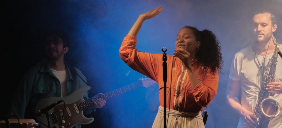 “Me llama la tierra”: Taller y concierto para sanar la memoria de las víctimas del conflicto armado colombiano en Barcelona